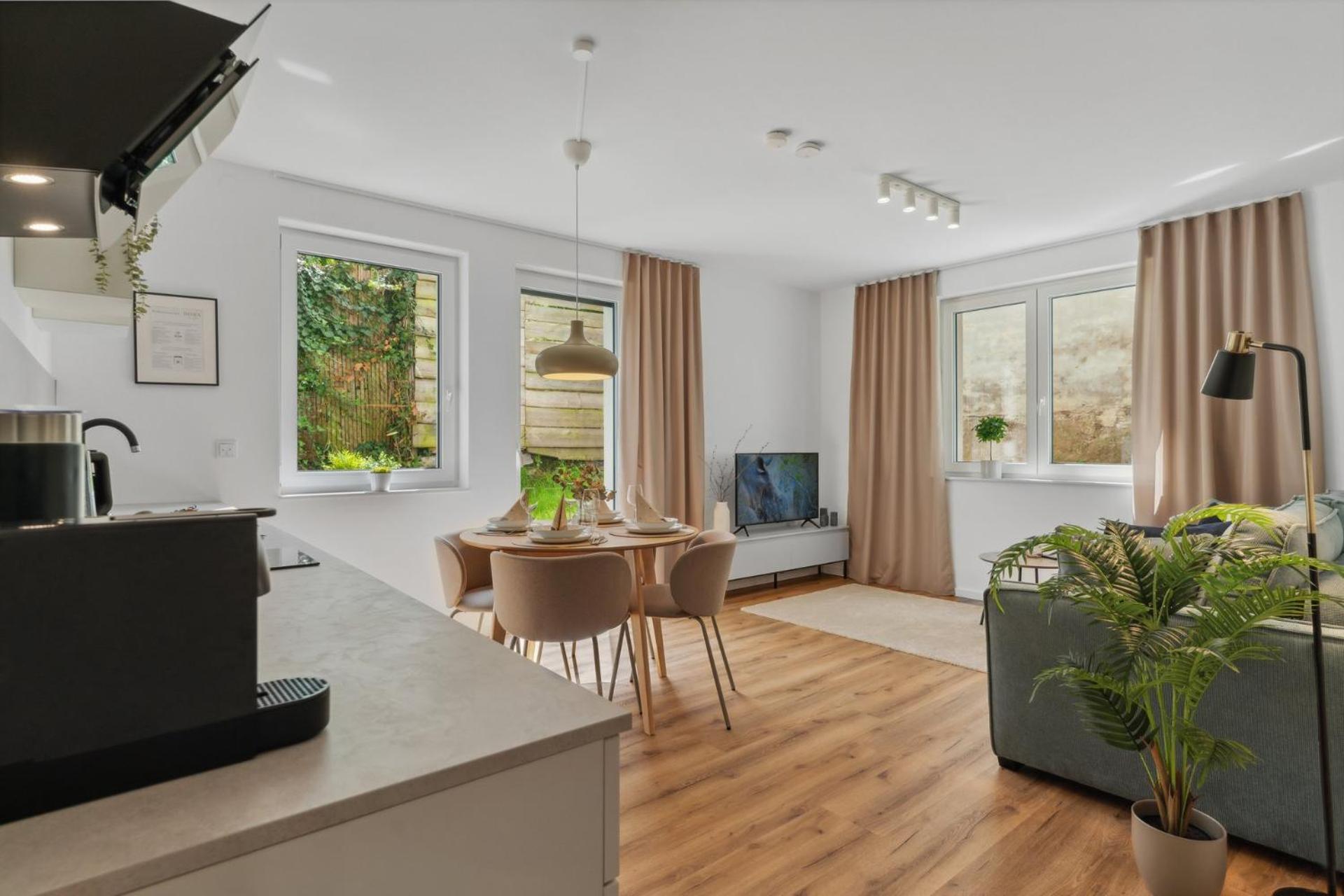 Zwei Apartments Fuer Bis Zu 8 Personen Zentral, Modern, Mit Terrasse & Balkon Bielefeld Exterior foto